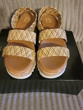 R2 Tan and Brown Woven Platform Sandals